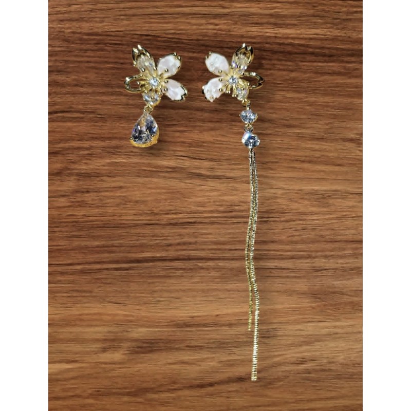 Boucles d'oreilles dépareillées