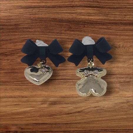 Boucles d'oreilles dépareillées