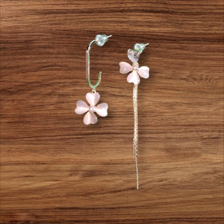 Boucles d'oreilles dépareillées